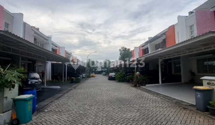 For Sale 2-Story House Semi-Furnished America Greenlake City