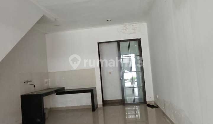 Dijual Rumah 2lt East Asia Greenlake City