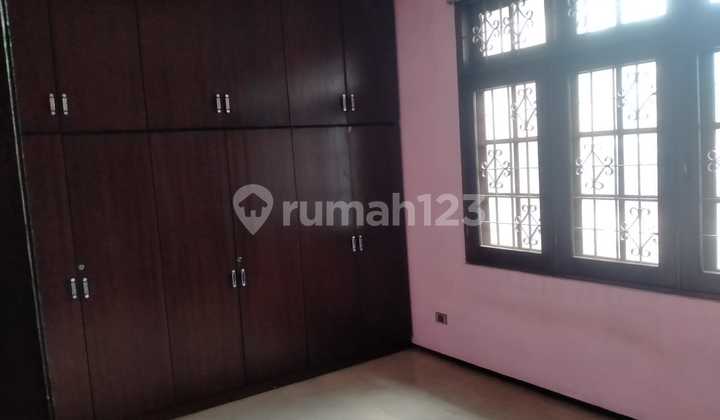 House in Galong Baru Barat, West Jakarta, Strategic Location, Negotiable