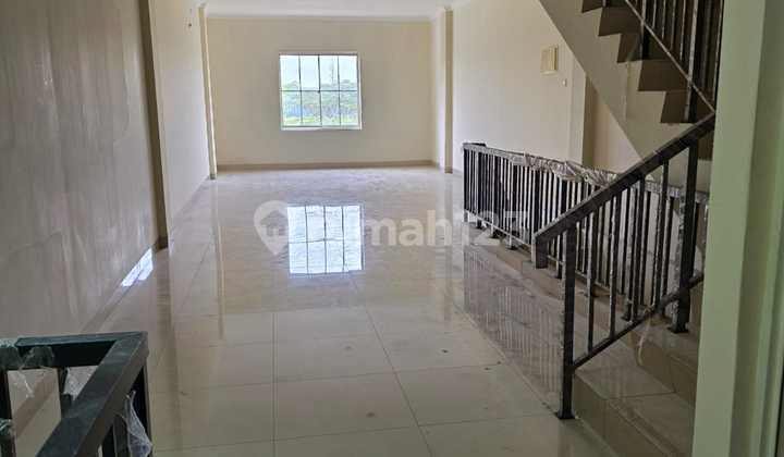 For Rent 3.5-Story Shop House Facing Greenlake City Boulevard 2