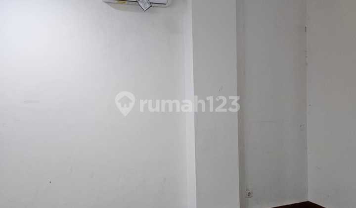 For Rent: 4-Story Shop House in Meruya Ilir, West Jakarta Business Park For Rent: 4-Story Shop House in Meruya Ilir, West Jakarta Business Park