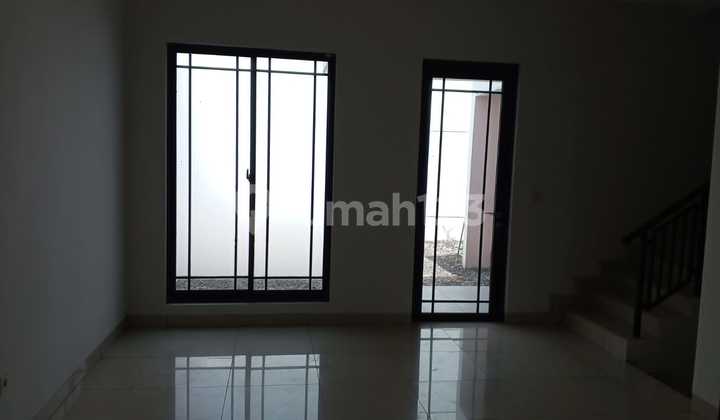 For Rent 2-Story House Asia Green Lake City