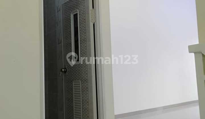 Ready-to-Live House in Poris Indah Tangerang, Strategic Location, Negotiable 2