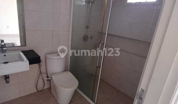 For Rent 2-Story House in Greenlake City 2