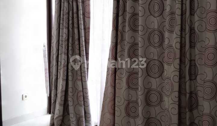 Dijual Rumah 2Lt East Asia Green Lake City