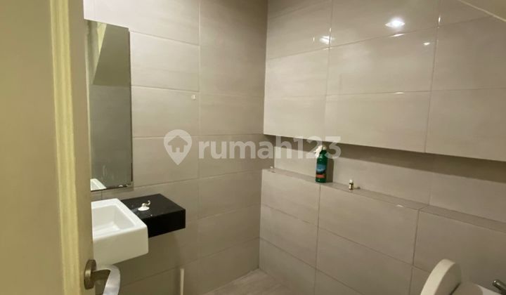 For Rent 2-Story European House in Green Lake City