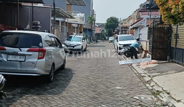 For Sale 1-Story House in Taman Semanan Indah, West Jakarta