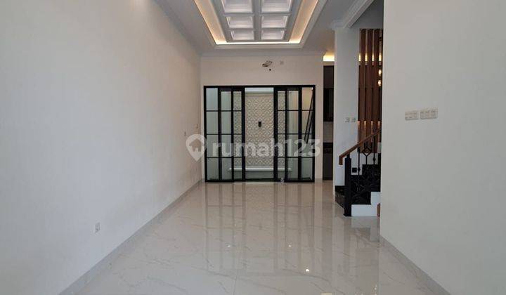 Rumah mewah 3 lantai di pinggir jalan. Jakarta selatan 2