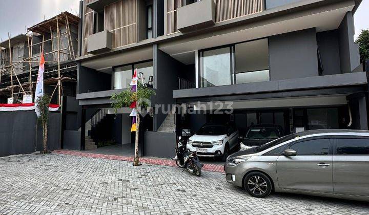 Rumah Mewah Pinggirjalan Terdekat Cilandak. Bagus 2 Lantai 2