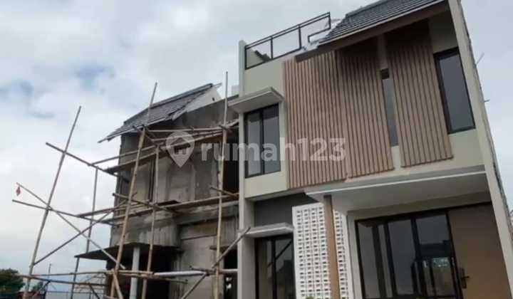 Batu Malang Villa, close to Tourist Attractions and Batu City Square. Batu Malang Villa, close to Tourist Attractions and Batu City Square.