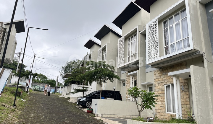 Free Management Villa in Batu City, Malang, 3 Minutes to BNS and City Square Free Management Villa in Batu City, Malang, 3 Minutes to BNS and City Square