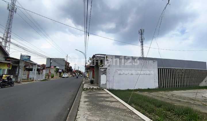 Land for Sale on Malang Road Axis, Business Potential, Installment Available.