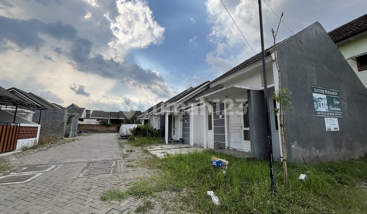 Land 100 Million in Malang, 9 Minutes to Unmer Campus and Cyber Mall.