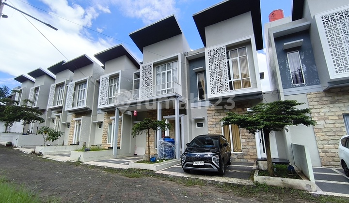 Villa Free Management, 1 Minute to Batu Malang's Square and Bus Station Villa Free Management, 1 Minute to Batu Malang's Square and Bus Station
