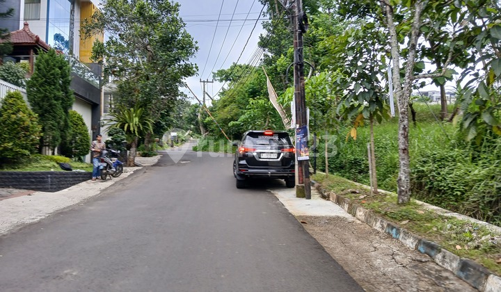 SHM split road axis land in Malang ready for construction.
