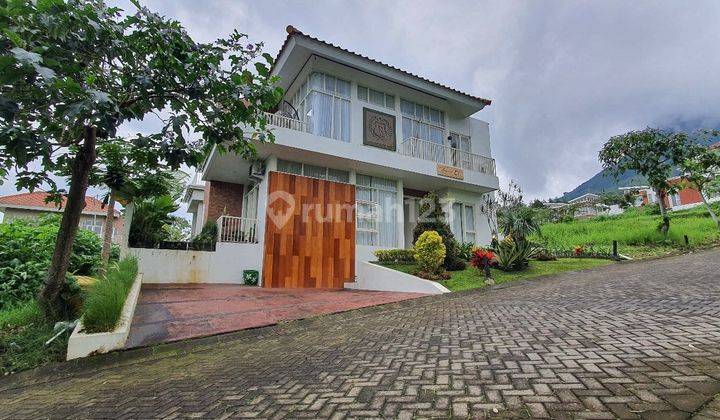 Villa Mewah View Pegunungan Kota Batu, Malang 1