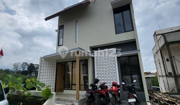 Exclusive Villa Area at Pasar Bunga Batu Near Alun-Alun, Batu Tourism City