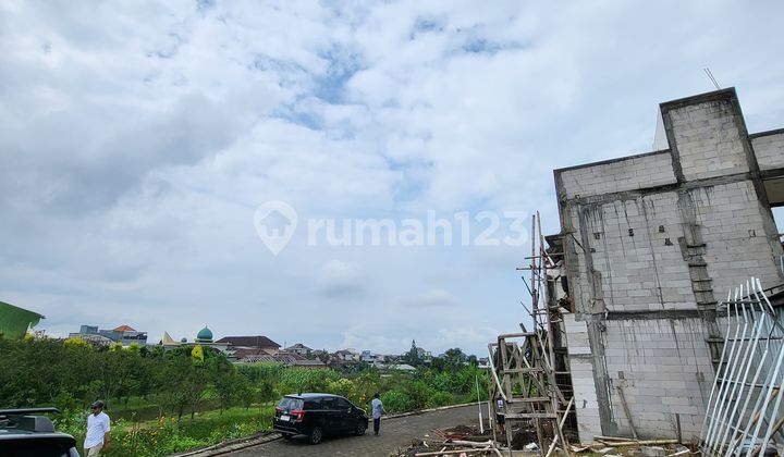 Villa for Sale in the Heart of Batu City, Pasar Bunga Batu Area 2