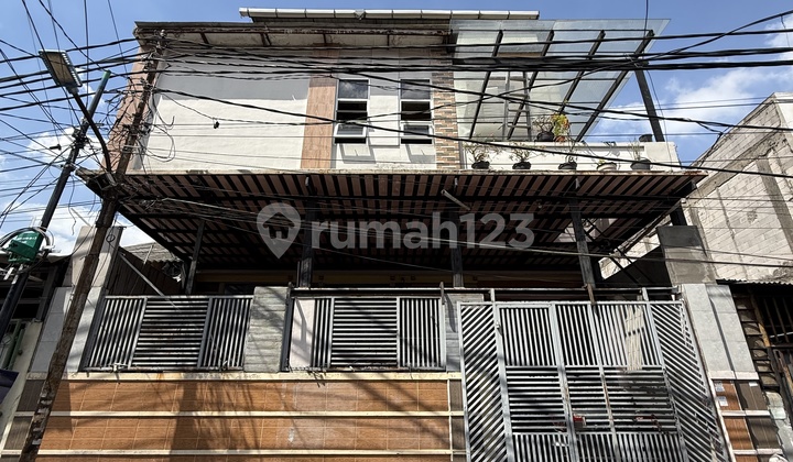 Rumah Jelambar 10X16 Row Jalan Lebar