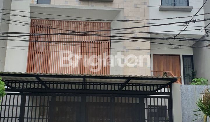 RUMAH MUARA KARANG PLUIT 12x25 3 LANTAI