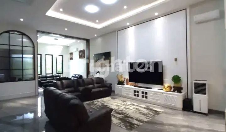 RUMAH PIK CROWN GOLF BOULEVARD FULL FURNISHED DAN RENOVASI