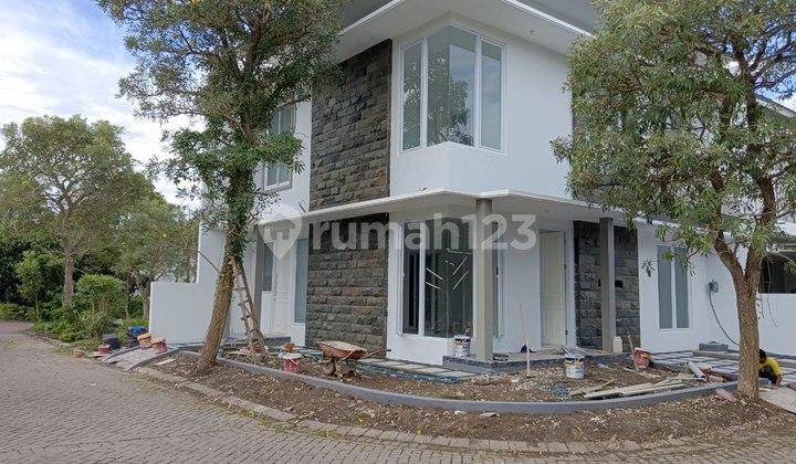 Dijual Rumah 2 Lantai Baru Gress, Modern Minimalis di Bukit Palma, Citraland Surabay 1