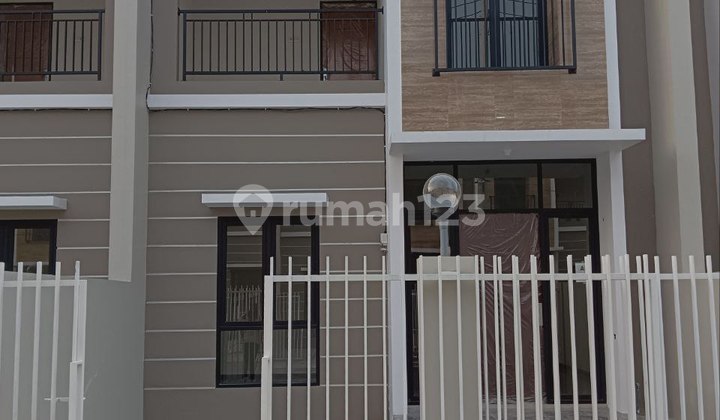 Jual Rumah Baru 2 Lantai Di Waru Sidoarjo Dekat Bandara Juanda, Merr, Upn Jual Rumah Baru 2 Lantai Di Waru Sidoarjo Dekat Bandara Juanda, Merr, Upn