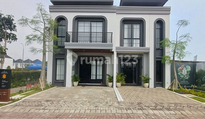 Modern American Style House at the Surabaya-Gresik Border Near Citraland Pakuwon Indah and Bukit Mas Tourism Area