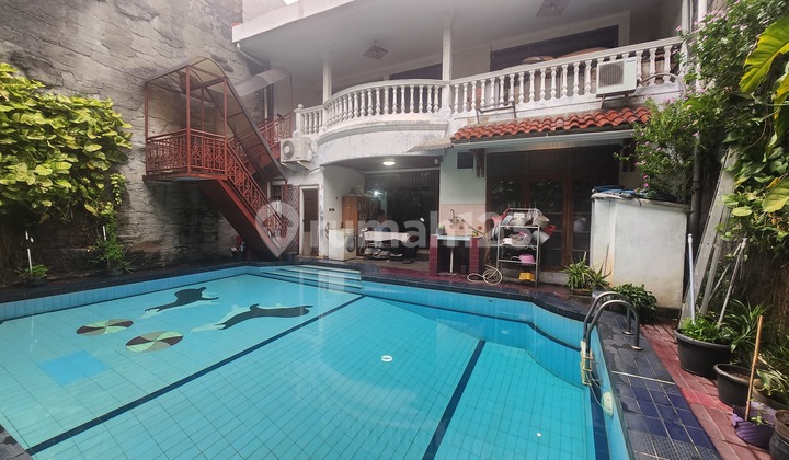 Spacious House with Granite Flooring, Swimming Pool in Rawa Selatan, Central Jakarta