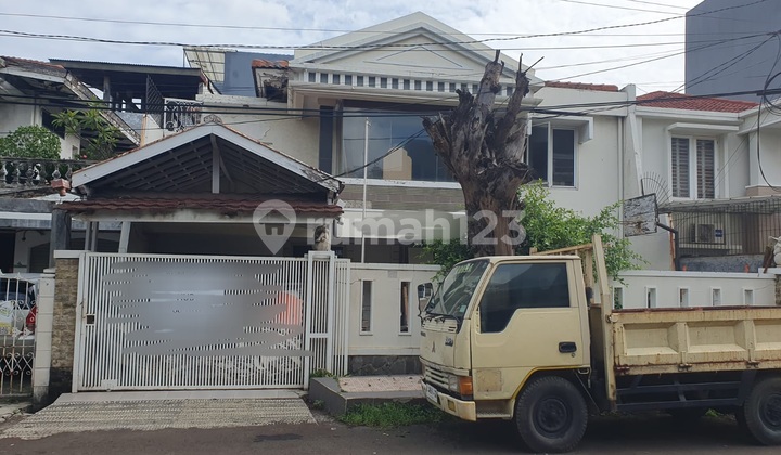 Rumah Luas Murah Hitung Tanah Cocok Bangun Ulang di Janur Kuning Kelapa Gading