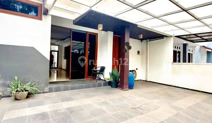 RUMAH TERAWAT SEMI FURNISHED SIAP HUNI DI KOMPLEK 1