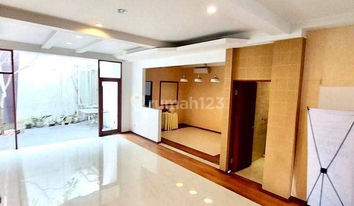 RUMAH TERAWAT SEMI FURNISHED SIAP HUNI DI KOMPLEK 2