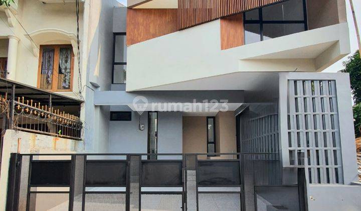 Rumah Baru 2 Lantai Desain Modern Dalam Cluster