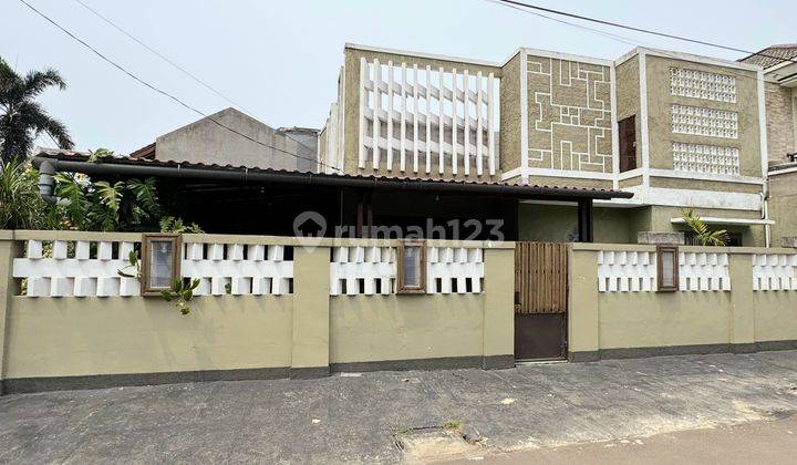 Rumah Asri 1.5 Lantai Posisi Di Hoek & Semi Furnished 2