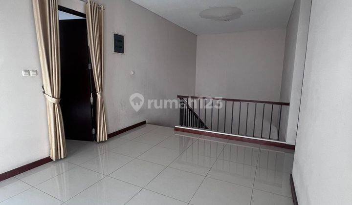 Rumah 2 Lt Minimalis Modern Startegis Di Cluster Asia Tropis  2