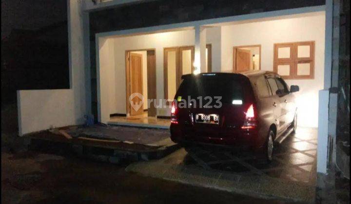 Rumah 2 Lt Semi Furnish Siap Huni Lokasi Startegis di Jatibening  1