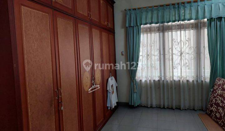 Rumah 3 Lantai Modern Strategis Semi Furnish Siap Huni di Sunter  2