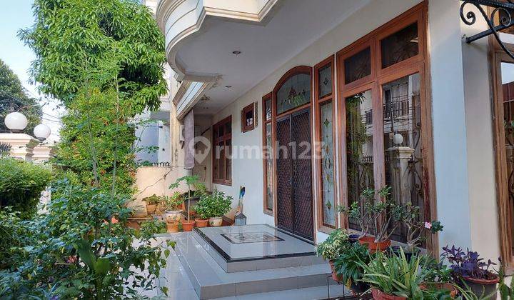 Rumah 3 Lantai Modern Strategis Semi Furnish Siap Huni di Sunter  1