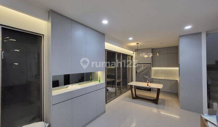 Rumah Townhouse Baru Siap Huni Furnished di Cluster Magenta Pik 2