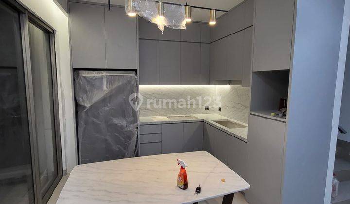 Rumah Townhouse Baru Siap Huni Furnished di Cluster Magenta Pik 1