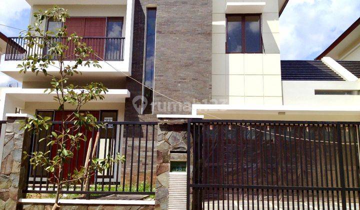 Rumah Minimalis Modern 2 Lt Siap Huni Startegis di Harapan Indah  1