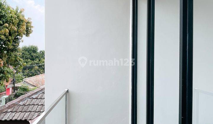 Rumah Mewah 2lt Bangunan Baru Startegis Siap Huni di Jati Warna 2