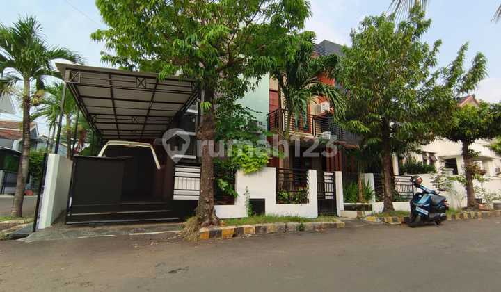 Dijual rumah hoek full renovasi siap huni di Taman Galaxy