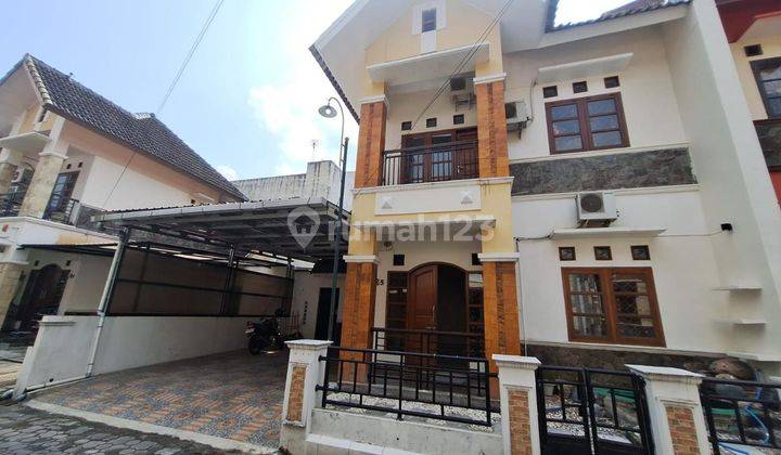 Disewakan Rumah Cantik 2lt lokasi premium dekat Jombor, SCH. Age