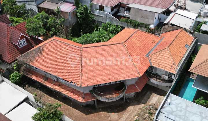 Harga di Bawah NJOP !! Rumah Lama Bebas Banjir di Kemang