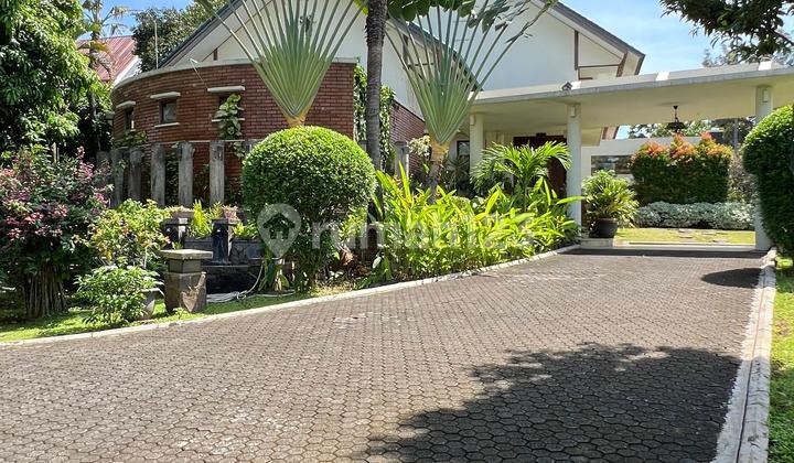 House with Natural Ambiance, Very Wide Yard, Located in Lebak Bulus 2
