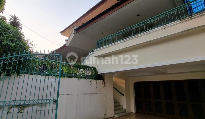 Di Jual Rumah Hitung Tanah Saja Lokasi Prime di Pondok Indah