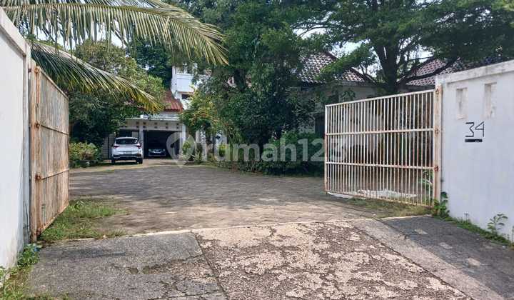 Luxury House Cheap Price Large Yard and Land Located in BSD Area 2