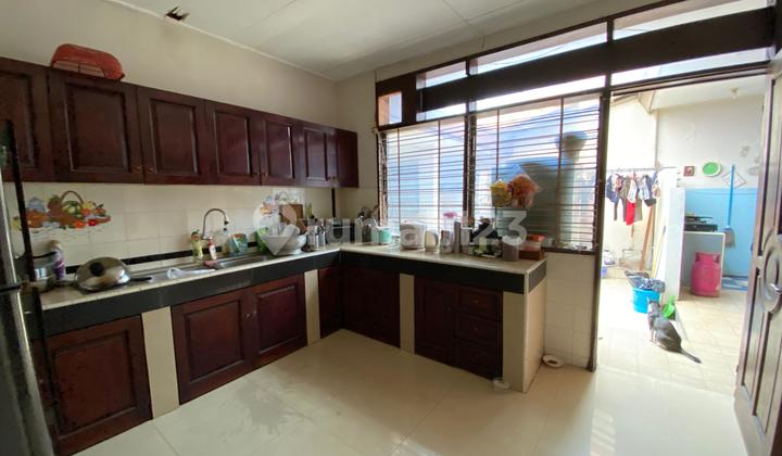 Old House Suitable for Reconstruction in Elite Location Darmawangsa, Kebayoran Baru 2