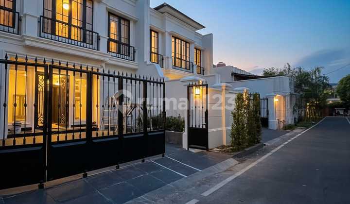 Rumah Baru American Classic Lokasi Strategis Dekat Tol di Cempaka Putih